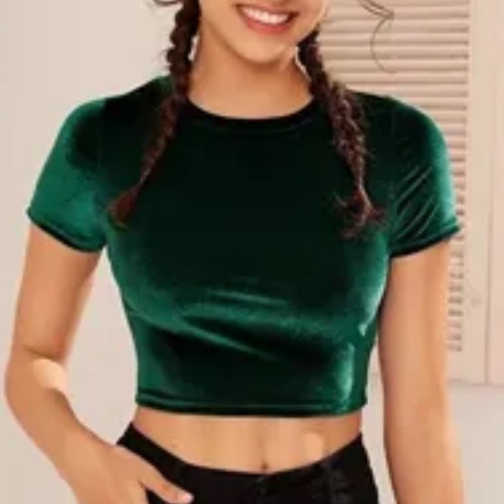 GREEN VELVET CROP TOP